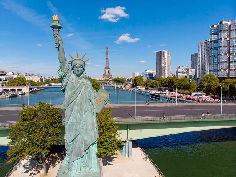 statues de la liberte ile aux cygnes