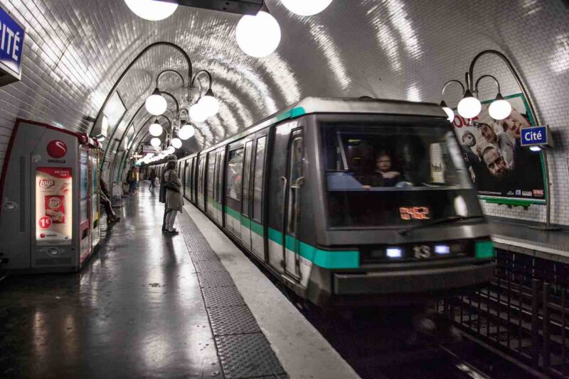 metro paris - ©Alexandra Lande - stock.adobe.com 