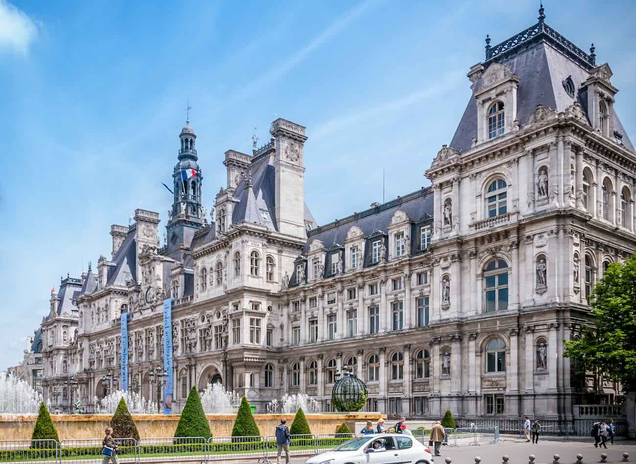 Une mini “forêt urbaine” de 1000 m2 plantée sur le parvis de l'Hôtel de ...